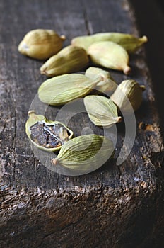 Green cardamon pods