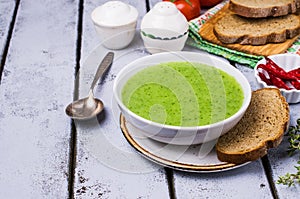 Green cream soup