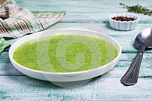 Green cream soup