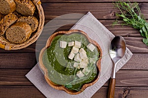 Green cream soup with slices of cheese