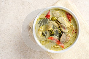 (Green Curry) Popular Thai Cuisine Spicy medium And a mixture of herbs and delicious. on a White Dining Table