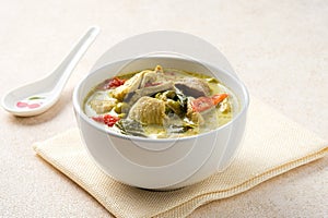 (Green Curry) Popular Thai Cuisine Spicy medium And a mixture of herbs and delicious. on a White Dining Table