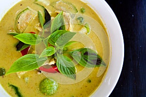 Green curry soup with chicken