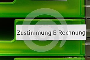 Green file folder with zustimmung e-rechnung label