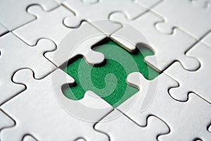 Green jigsaw element