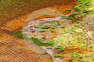 Verde lagunas sobre el pierna de volcán 