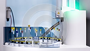 Green light indicates readiness to load samples into automated NMR spectroscopy