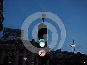 green light traffic signal