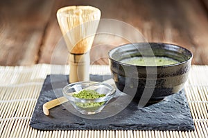 Green matcha powder and tea preparation