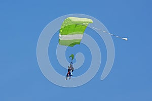 Green parachute