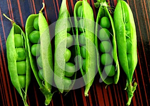 Green pea pods green peas