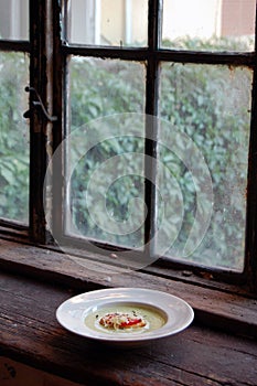 Green pea soup with bread and cheese on top