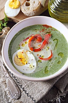 Green pea soup with spinach. Olive oil, red grilled bell pepper and half of boiled egg dressing