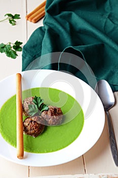 Green peas soup with meatballs