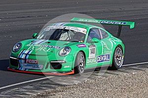 Green Porsche 991 in action