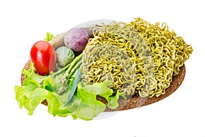 Green raw noodles