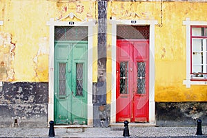Green and red Doors in faro