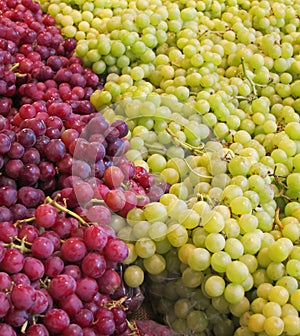 Green and Red Seedless Grapes