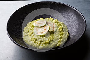 Green risotto with zucchini