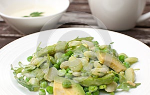 Green salad with avocado, arugula and snow peas