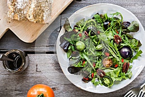 Green Salad with Green Tomatoes,Pecan and Goji berry