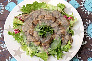 Green salad with mushrooms