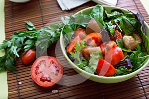 Green salad with tonatoes