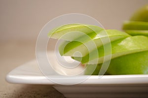 Green sliced apples