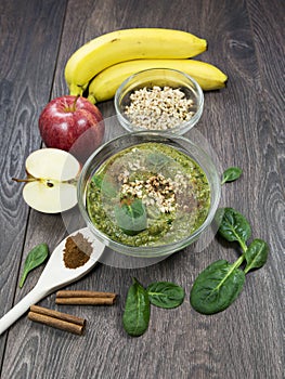 Green smoothie with apples, spinach, banana, germinated buckwheat and cinnamon.