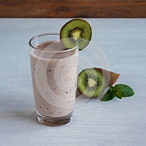 Green smoothie kiwi banana and strawberry, healthy eating, superfood