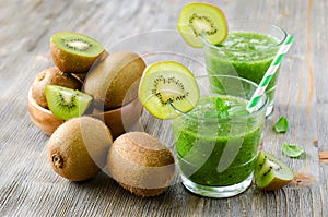 Green smoothie with kiwi horizontal on wooden background