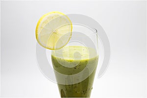 Green smoothie with lemon