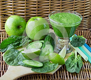 Green smoothie of spinach, Apple, cucumber and lime