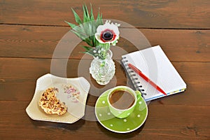 Green spotty mug , cookie and note pad