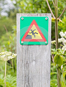 Green square sign - Warning for risk of falling