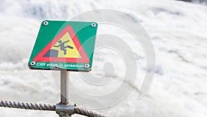 Green square sign - Warning for risk of falling