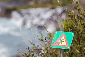 Green square sign - Warning for risk of falling