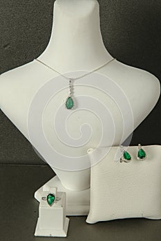 Green stone jewelery set