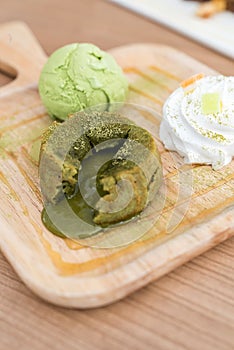 Green tea lava cake