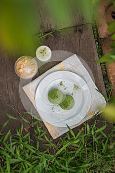 Green tea macarons