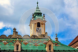 Slavné zelené taškové střechy v Bratislavě na Slovensku
