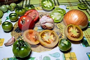 Green tomatoes on the table