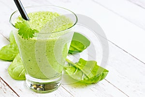 Green vitamin smoothie with spinach, cucumber and cilantro