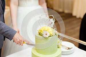 Green wedding cake decorated