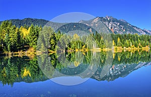 Green Yellow Gold Lake Reflection Snoqualme Pass Washington