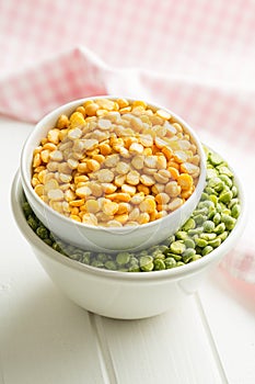 Green and yellow split peas.