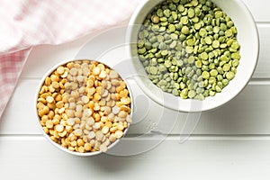 Green and yellow split peas.