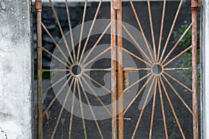 grid of a gate of a residence