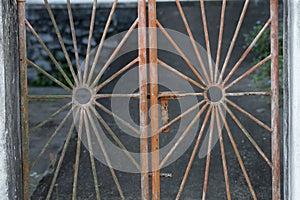 grid of a gate of a residence