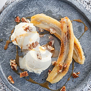 Grilled banana with vanilla ice cream